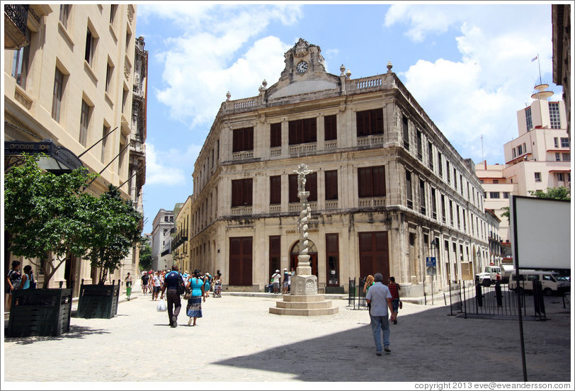 Casa de Cambio (currency exchange), Plaza San Francisco de Asis, Old Havana.