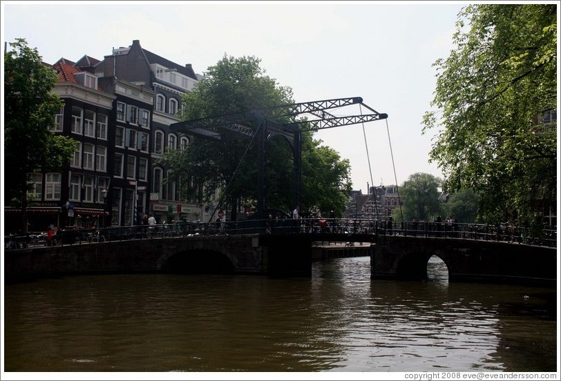 Drawbridge on Staalstraat, over Kloveniersburgwal, Centrum district.