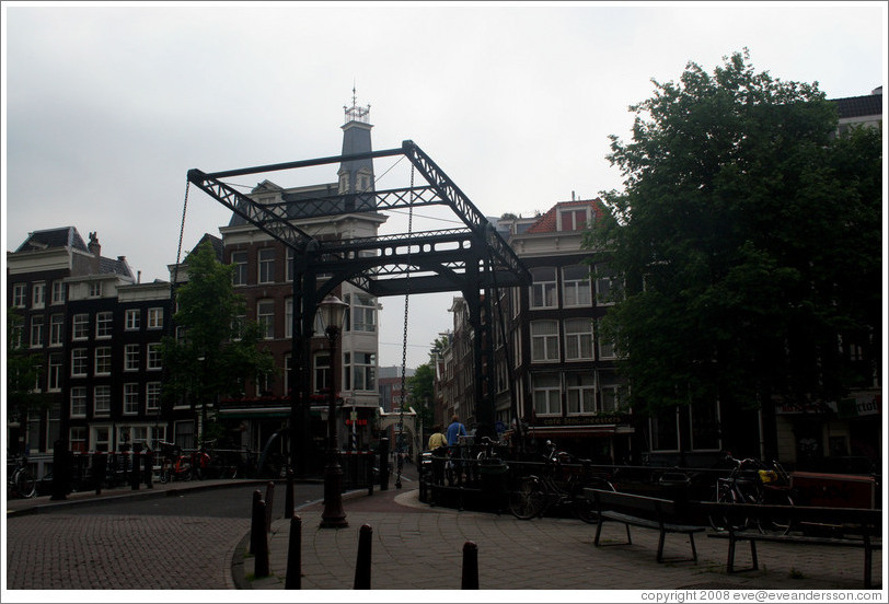 Drawbridge on Staalstraat, over Kloveniersburgwal, Centrum district.