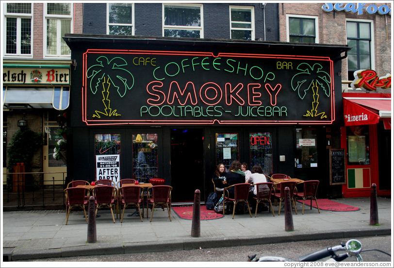 Smokey coffeeshop, Rembrandt Square, Centrum district.