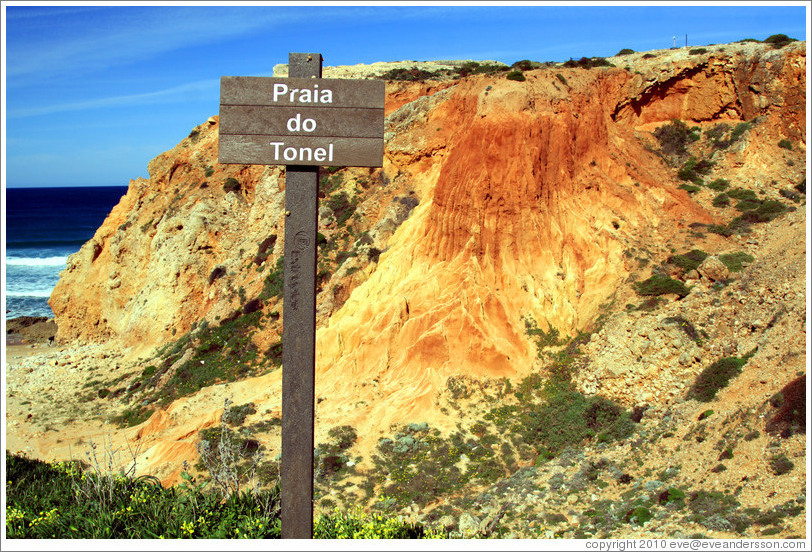 Sign, Praia do Tonel (Tonel Beach).