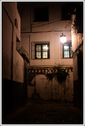 Calle del Pianista Garc?Carrillo at night.  Albaic?