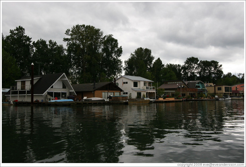 Houseboats. Oregon Yacht Club. Willamette River.